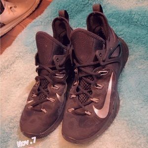 Nikes men’s shoes.